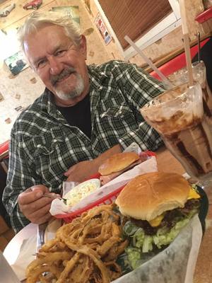 Route 66 travelers stopping in to eat!