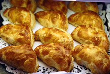 CHICKEN SAUSAGE PUFF ROLL